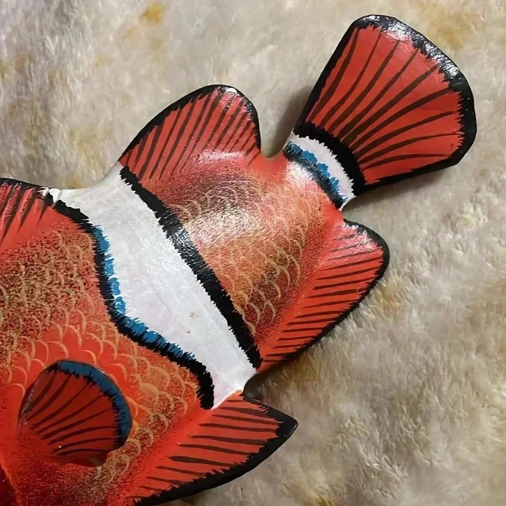 Tropical wood clown fish on faux coral - Picture 8 of 9